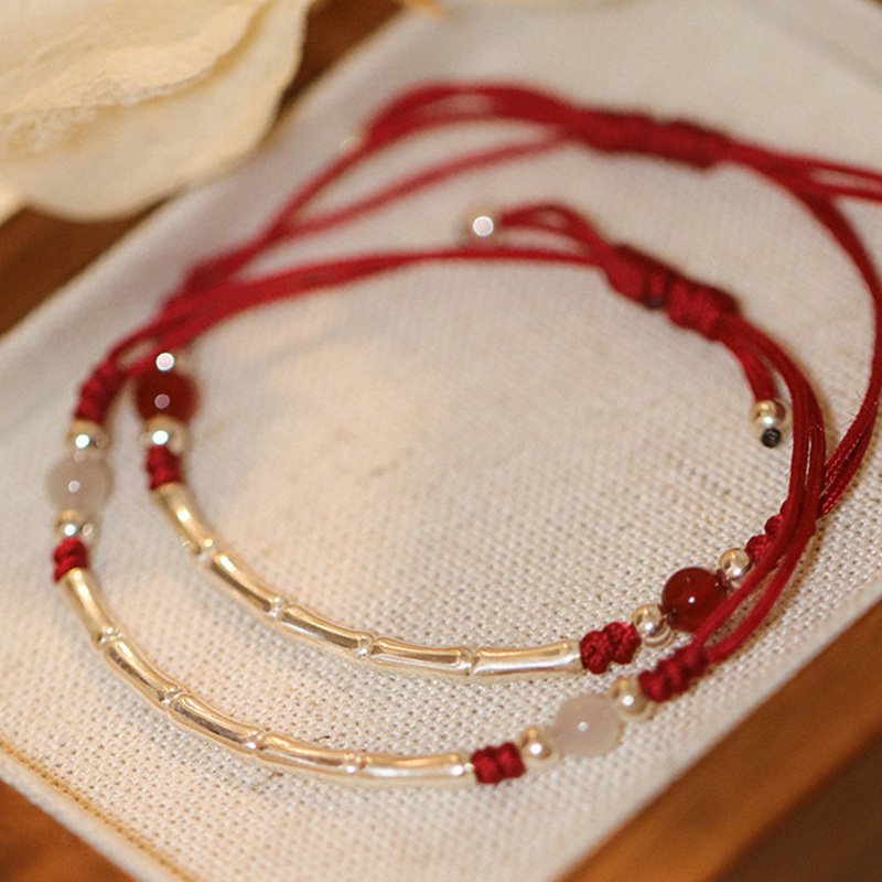 Silver harmony chain bracelet with emerald charm for focus and success.