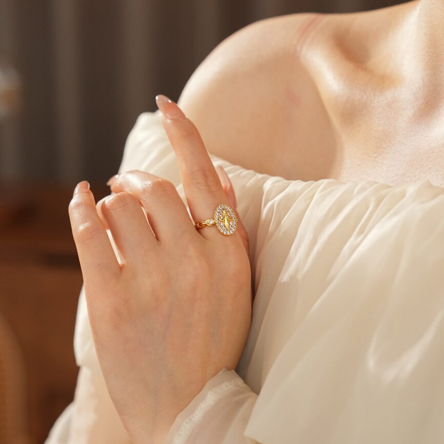 Golden Aureum Flow Mystic Bloom ring with natural gemstones, close-up charm detail.
