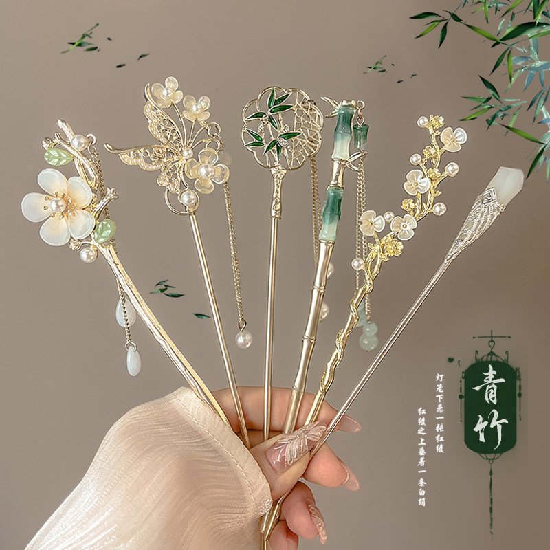 Blue Ethereal Resonance Lily hairpin with celestial charm detail.