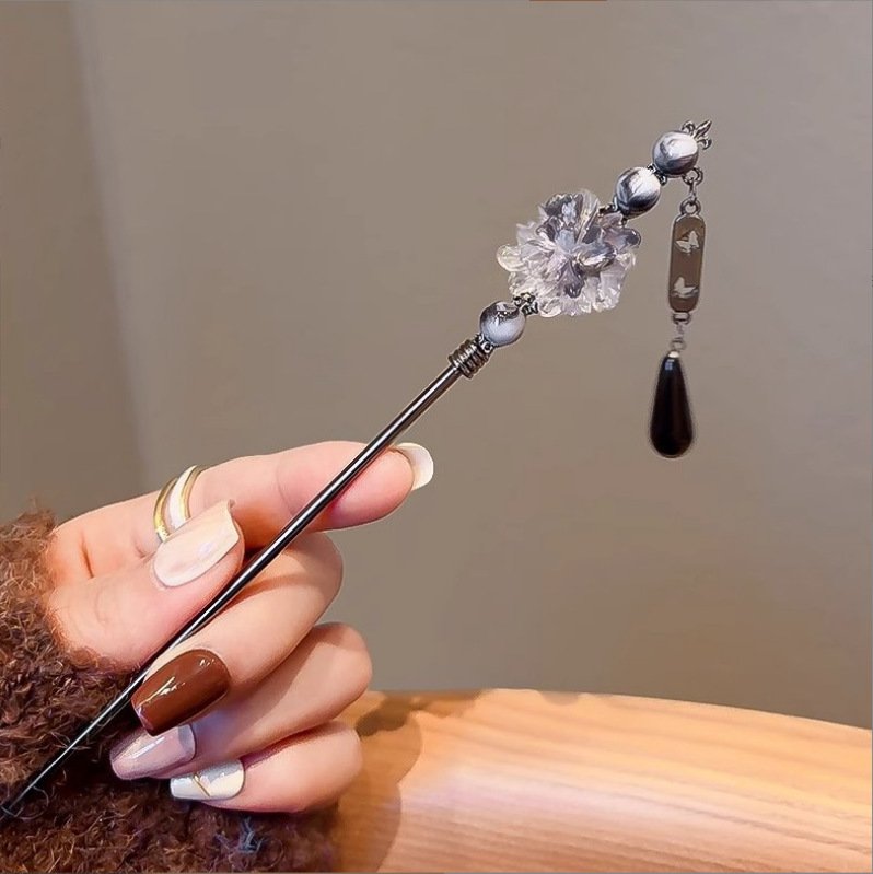 Blue Ethereal Cloud Ink hairpin with flowing, harmonious charm design.