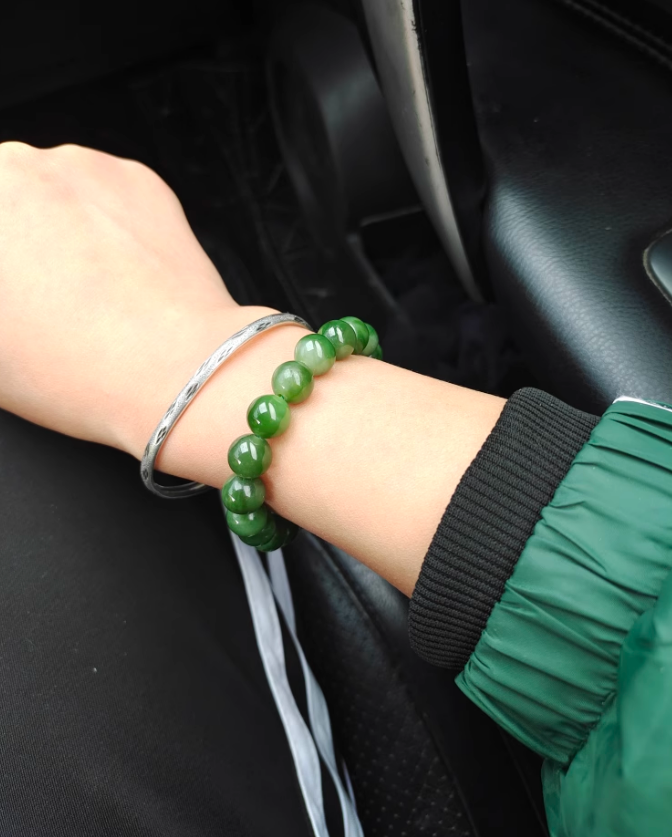5-star customer review for red string protection bracelet